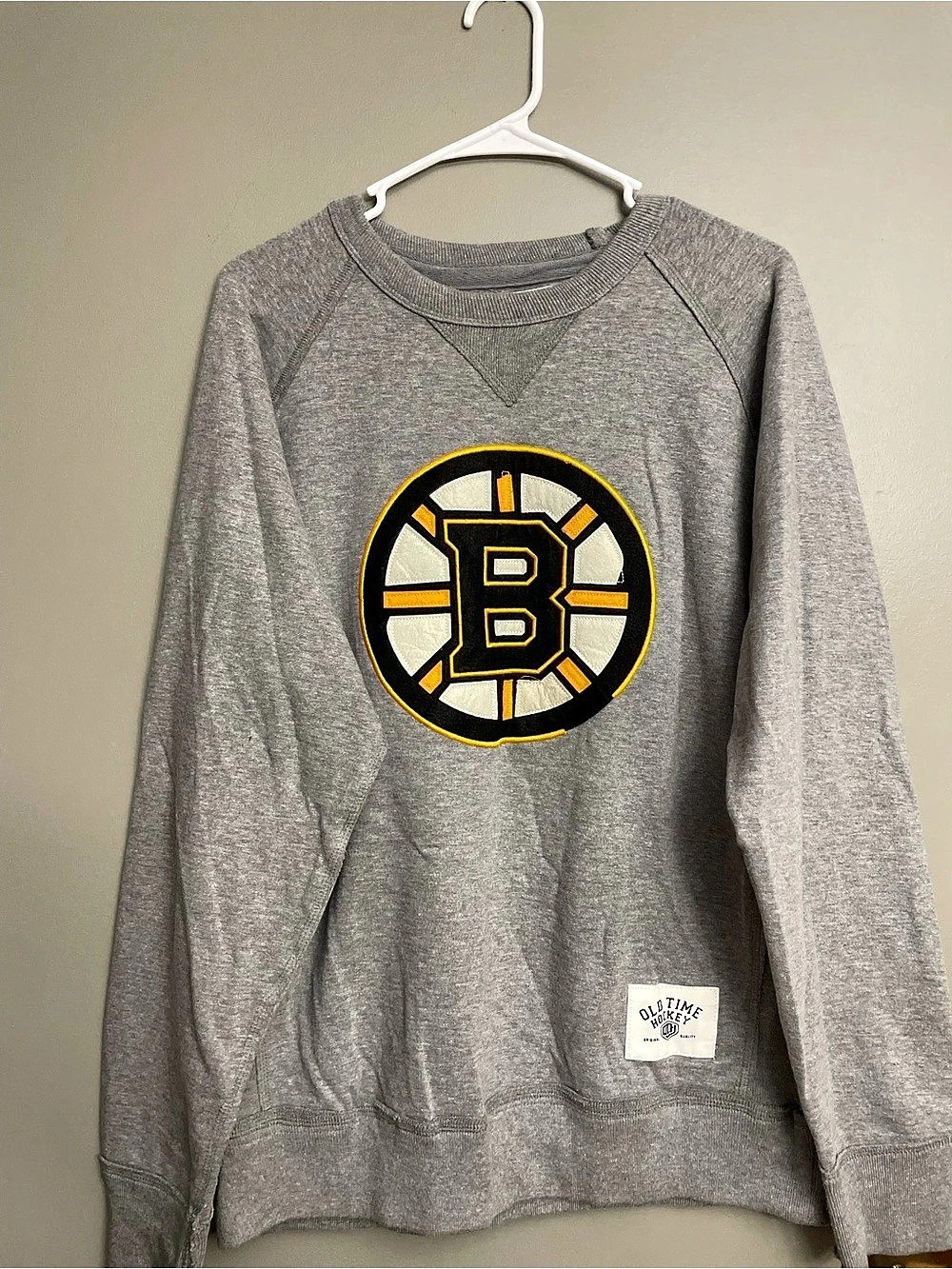 Old Time Hockey Boston Bruins Felt Logo Crewneck Sweatshirt Gray Large